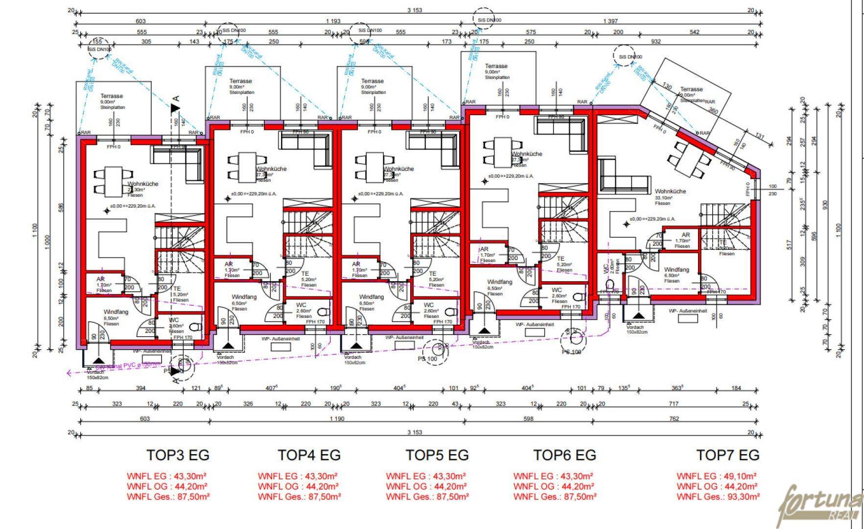 Grundrissplan des Erdgeschosses mit mehreren Wohneinheiten, Terrassen und Gartenbereichen.