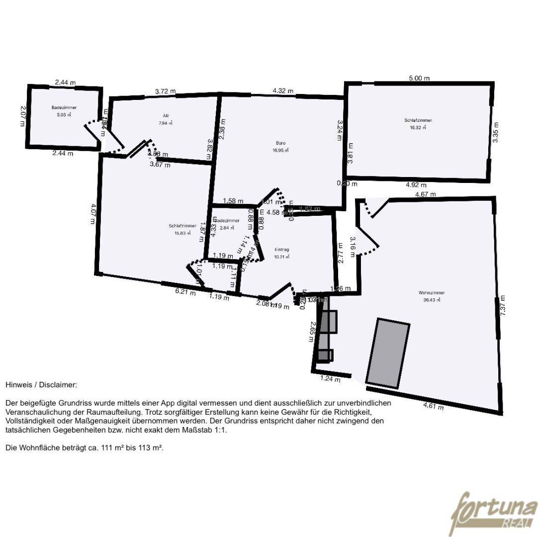 Detaillierter Grundriss einer Wohnung mit mehreren Zimmern, inklusive Schlafzimmern, Büro und Wohnbereich.