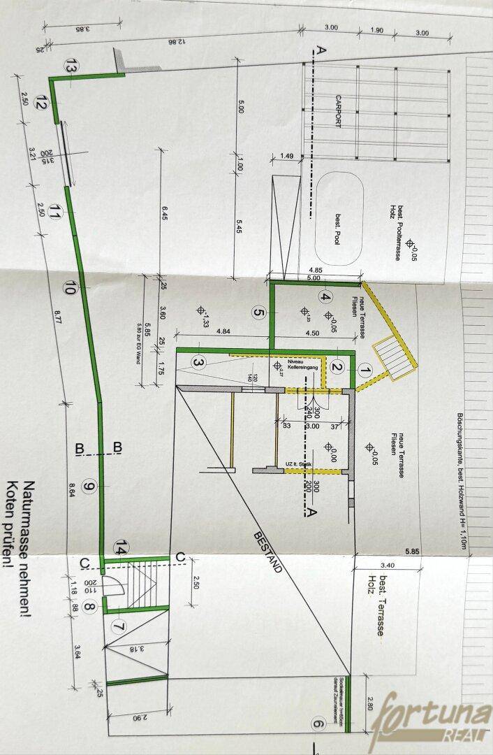 Detaillierter Bauplan mit Außenmaßen, Terrasse und Carport.