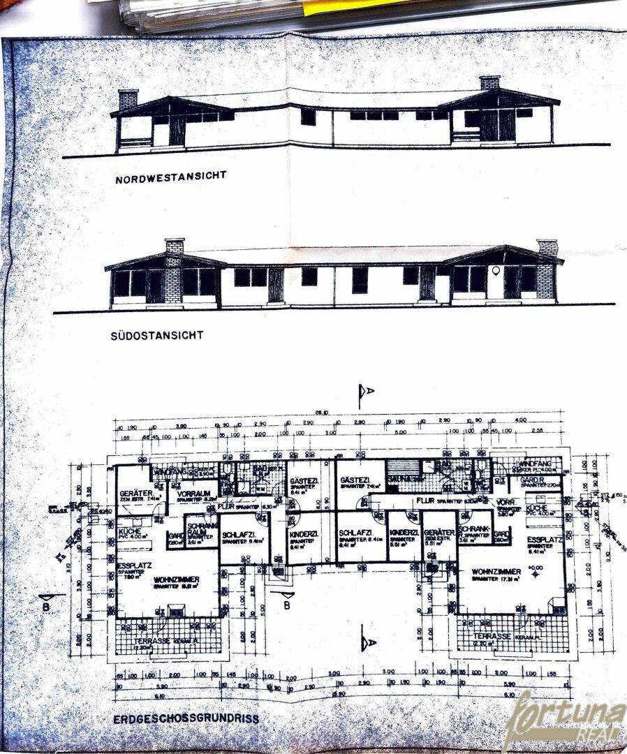 Architektonische Zeichnungen mit Nordwest- und Südostansicht sowie Erdgeschossgrundriss.