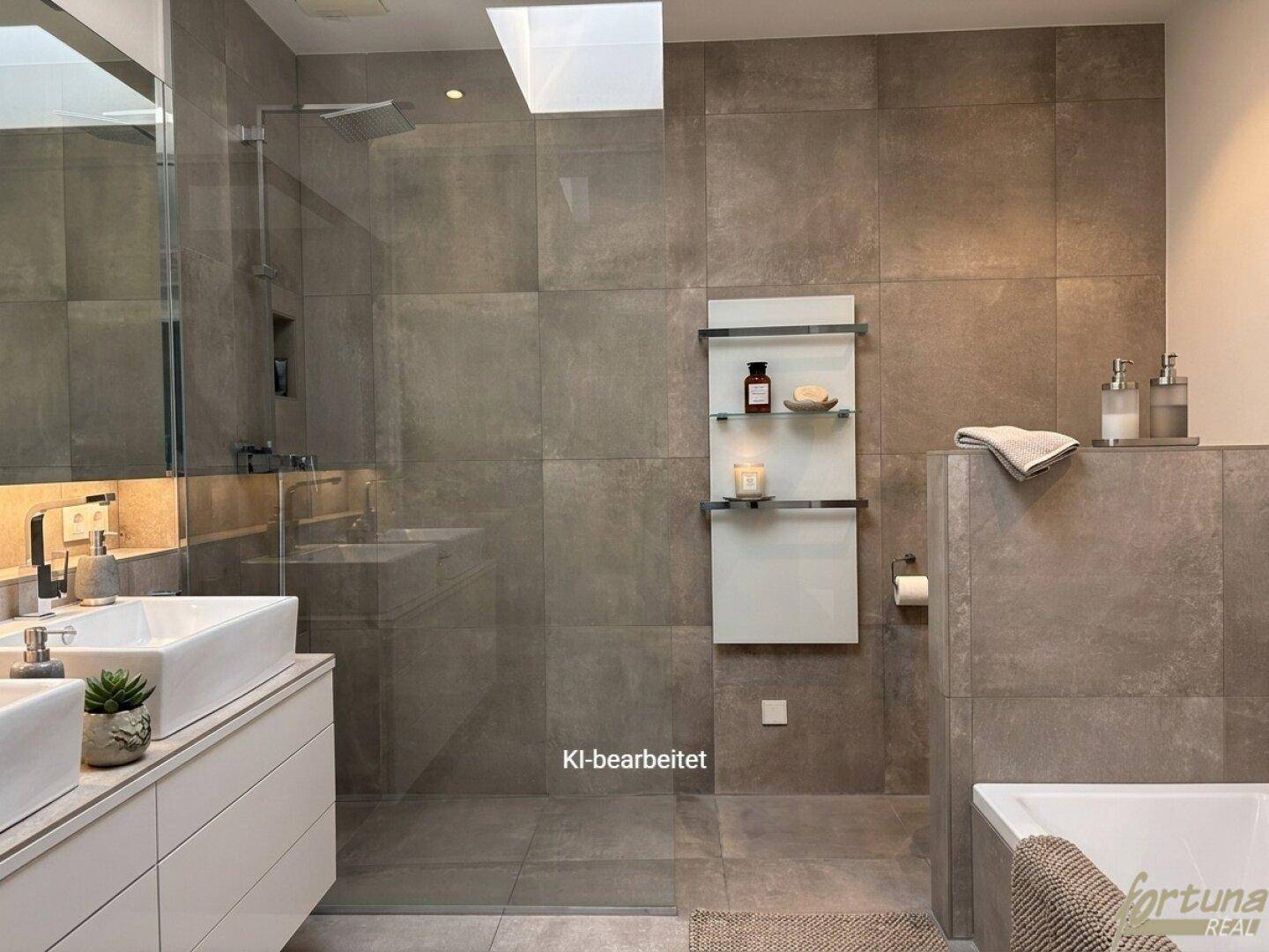 Modernes Badezimmer mit großen Fliesen, begehbarer Dusche und Badewanne, hell durch Oberlicht.