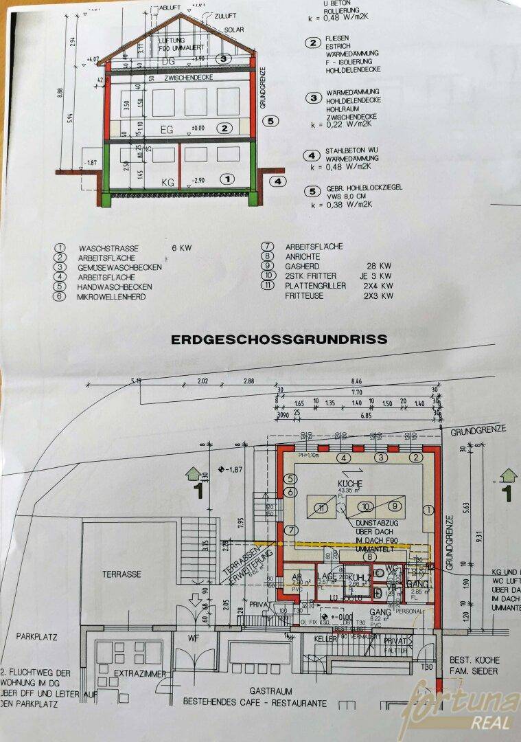 Schnittzeichnung und Erdgeschossgrundriss mit Terrasse und Kellerzugang.
