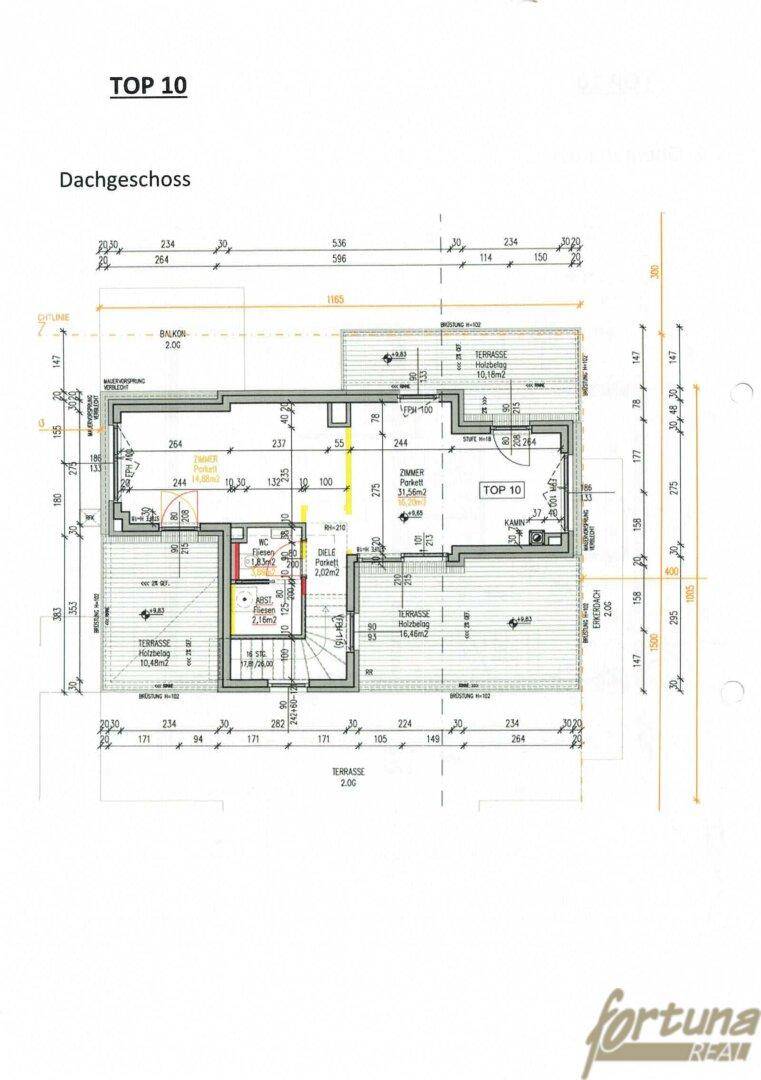 Grundriss des Dachgeschosses mit mehreren Terrassen und einem Balkon, inklusive Kamin.