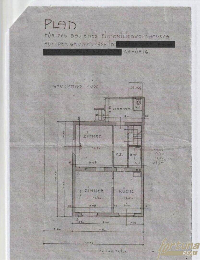 Alter Grundrissplan eines Einfamilienwohnhauses mit Zimmern, Küche, Bad und Veranda.