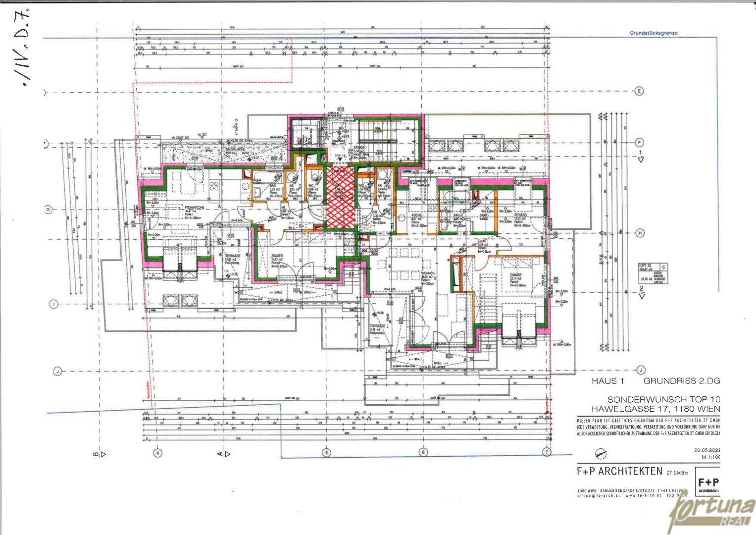 Dieser Grundriss zeigt eine Wohnung mit mehreren Terrassen, einer Loggia und einem Kamin. Er verfügt über einen offenen Wohnbereich und mehrere Bäder.