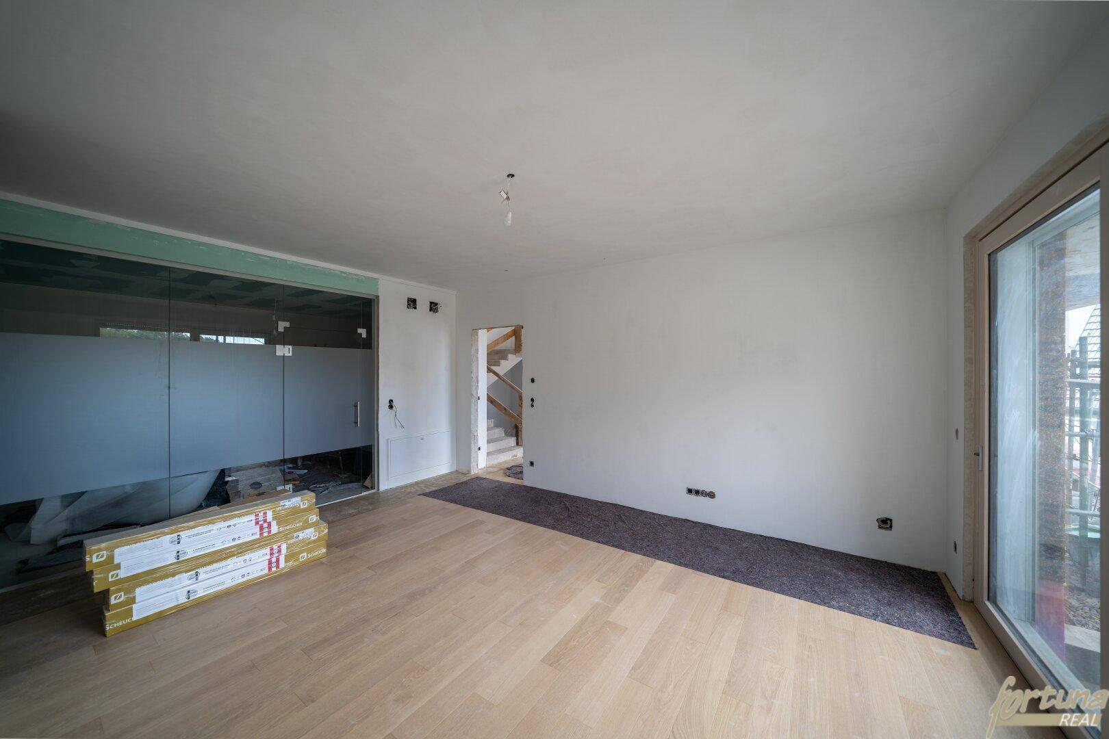 Master Suite mit en-suite Badezimmer und begehbarem Ankleidezimmer