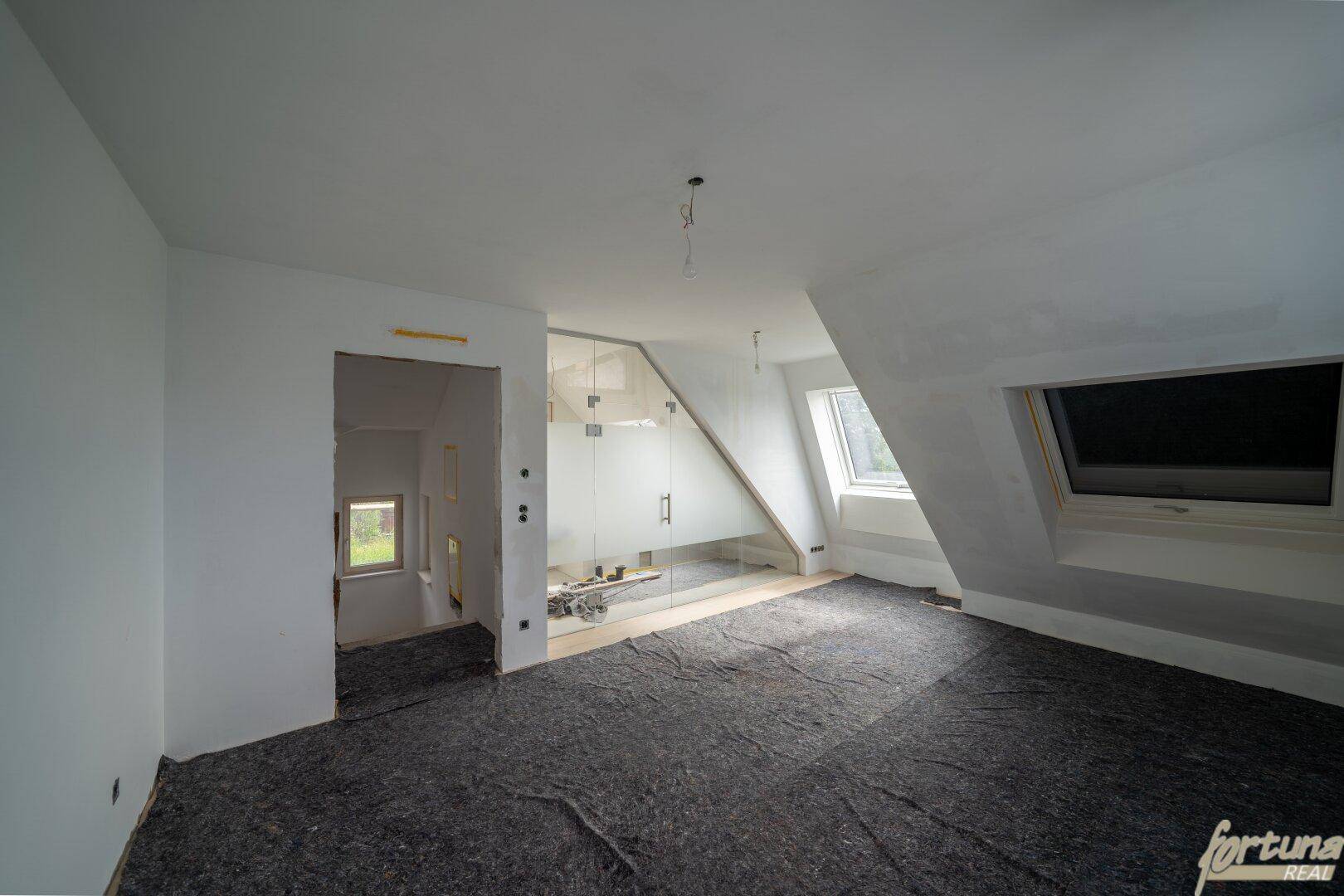 Schlafzimmer mit en-suite Badezimmer
