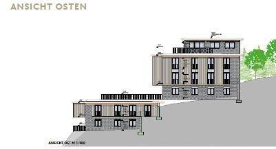 Ansicht der Ostseite des Gebäudes, die die moderne Architektur und die Terrassenstruktur hervorhebt.