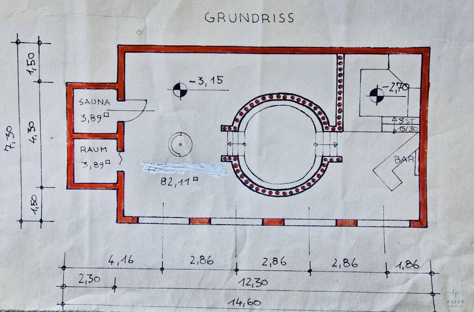 Grundriss eines Wellnessbereichs mit Sauna, Raum und Bar, detailliert bemaßt.