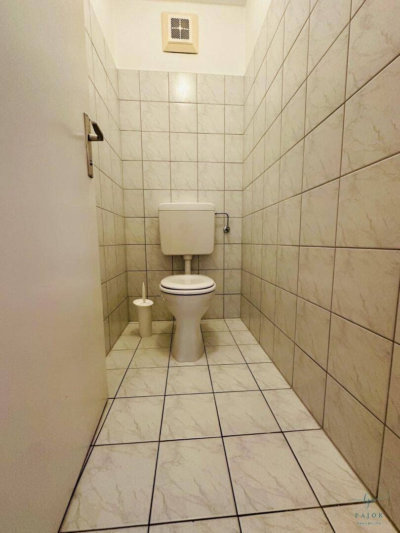 separate Toilette