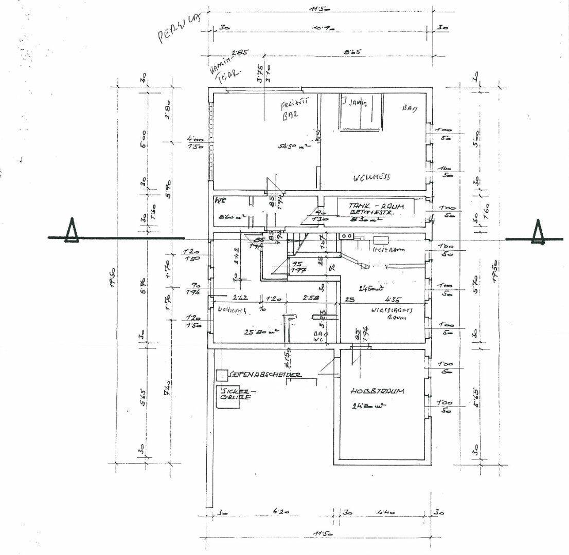 Grundriss des Untergeschosses mit Hobbyraum, Bad und Technikraum.