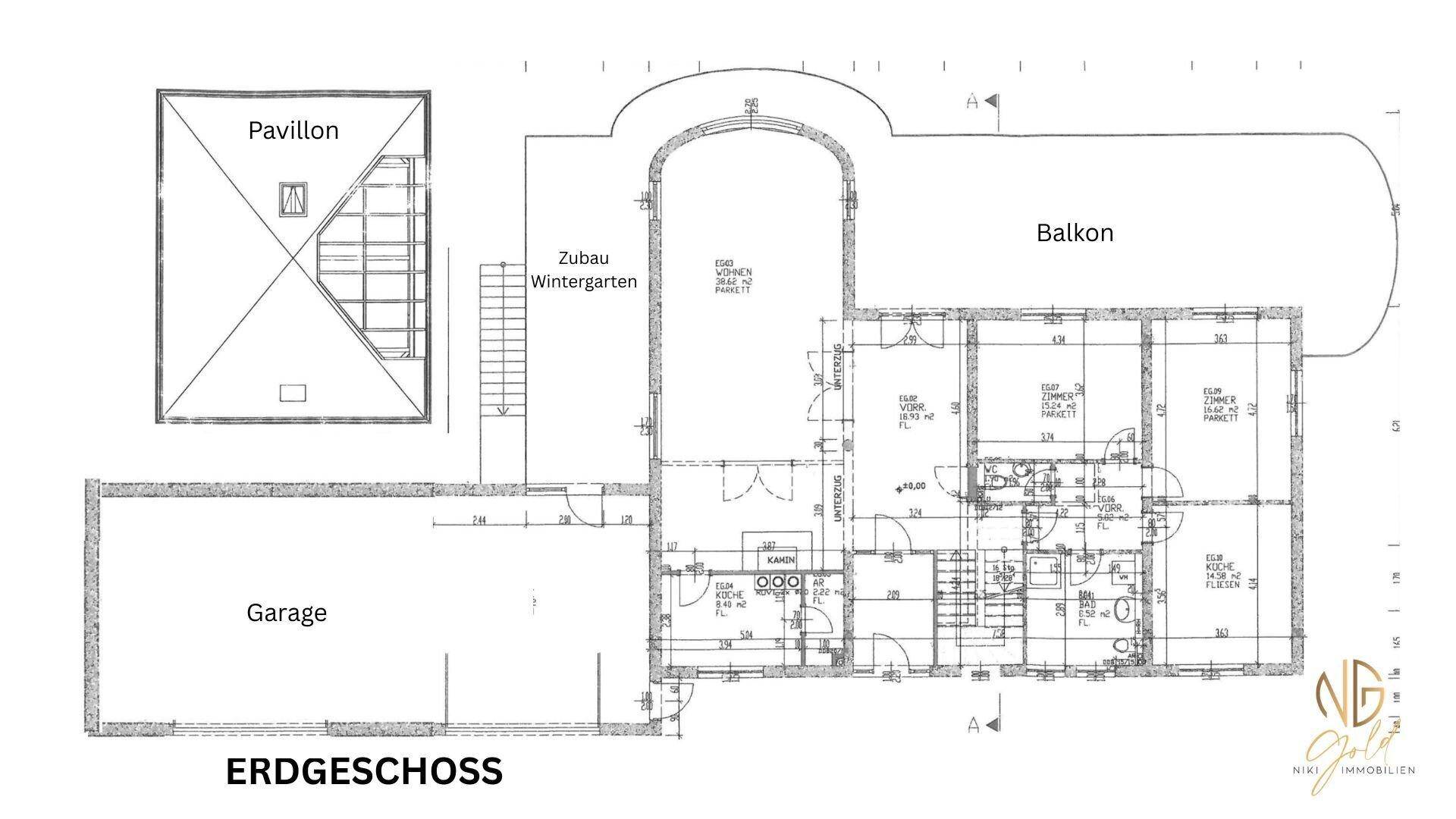 Grundriss des Erdgeschosses mit Garage, Wintergarten und Balkon.