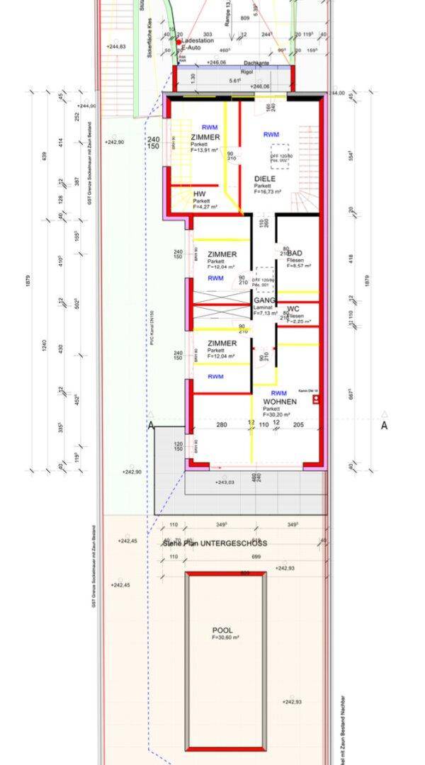 Grundriss des Obergeschosses mit mehreren Zimmern, Bad und Balkon.