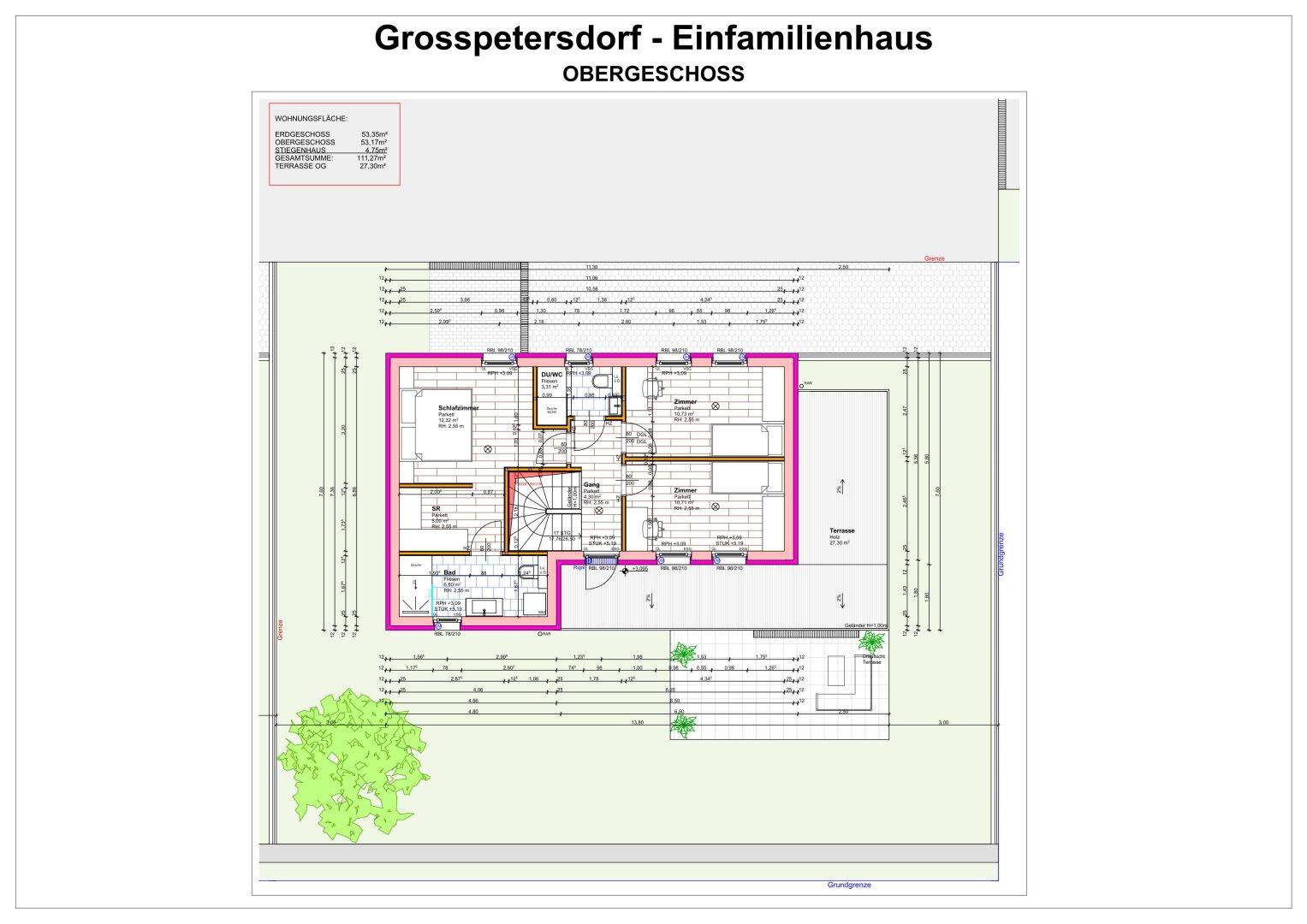 Grundriss des Obergeschosses eines Einfamilienhauses mit Schlafzimmern und Balkon.