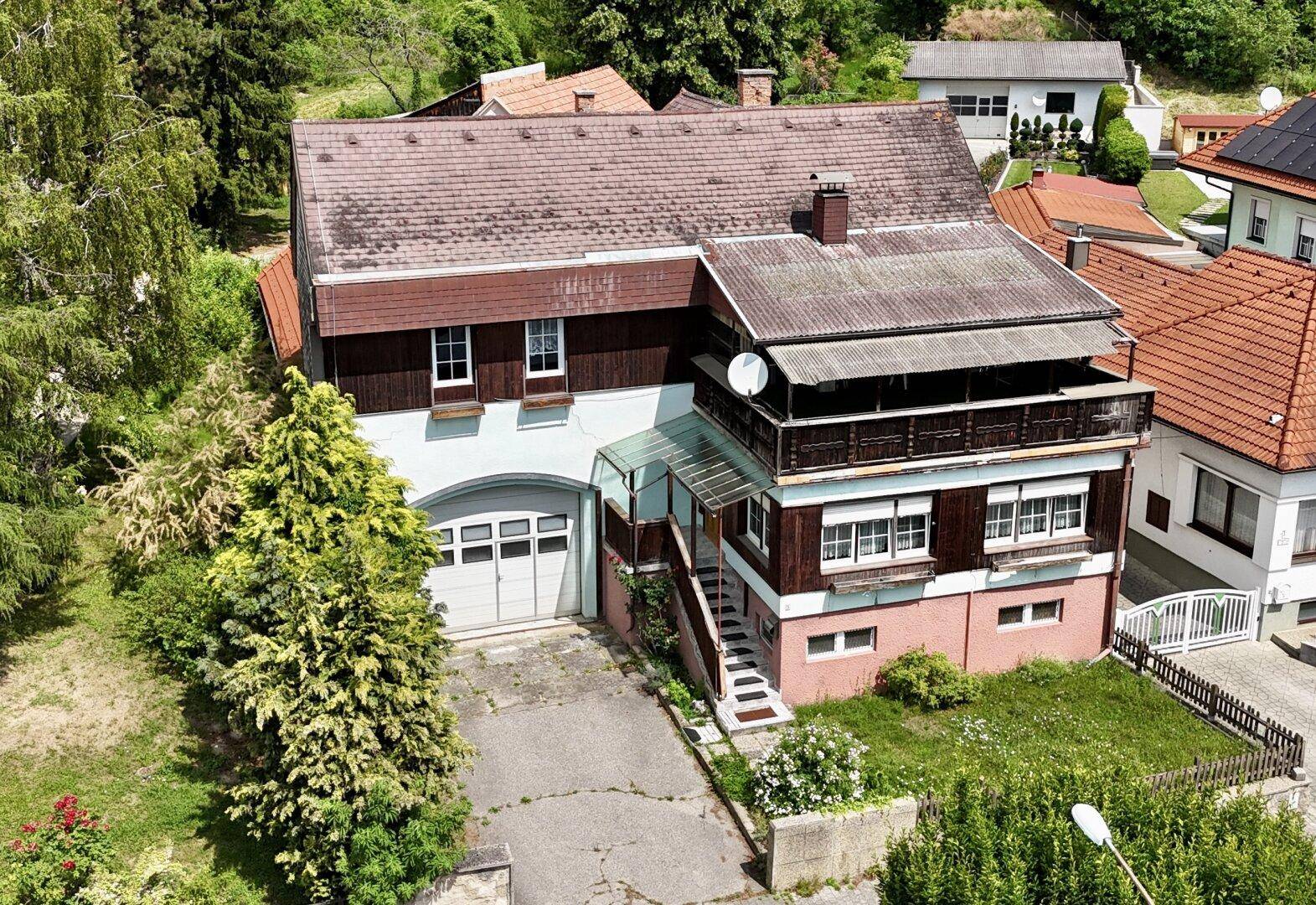 Ein Platz für große Träume: Haus mit großem Grundstück, Waldstück &amp; Lagerhalle in Wiesen - Ansicht 2