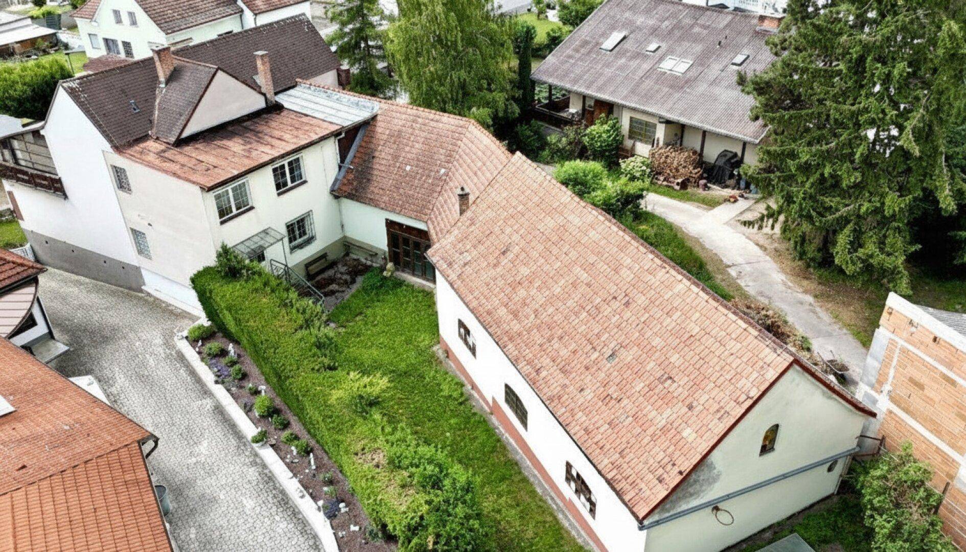 Ein Platz für große Träume: Haus mit großem Grundstück, Waldstück &amp; Lagerhalle in Wiesen - Mehr
