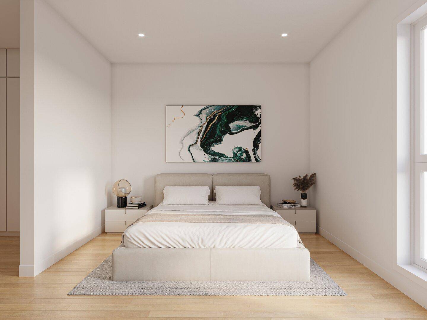 Helles Schlafzimmer mit Doppelbett, Nachttischen und minimalistischer Dekoration.