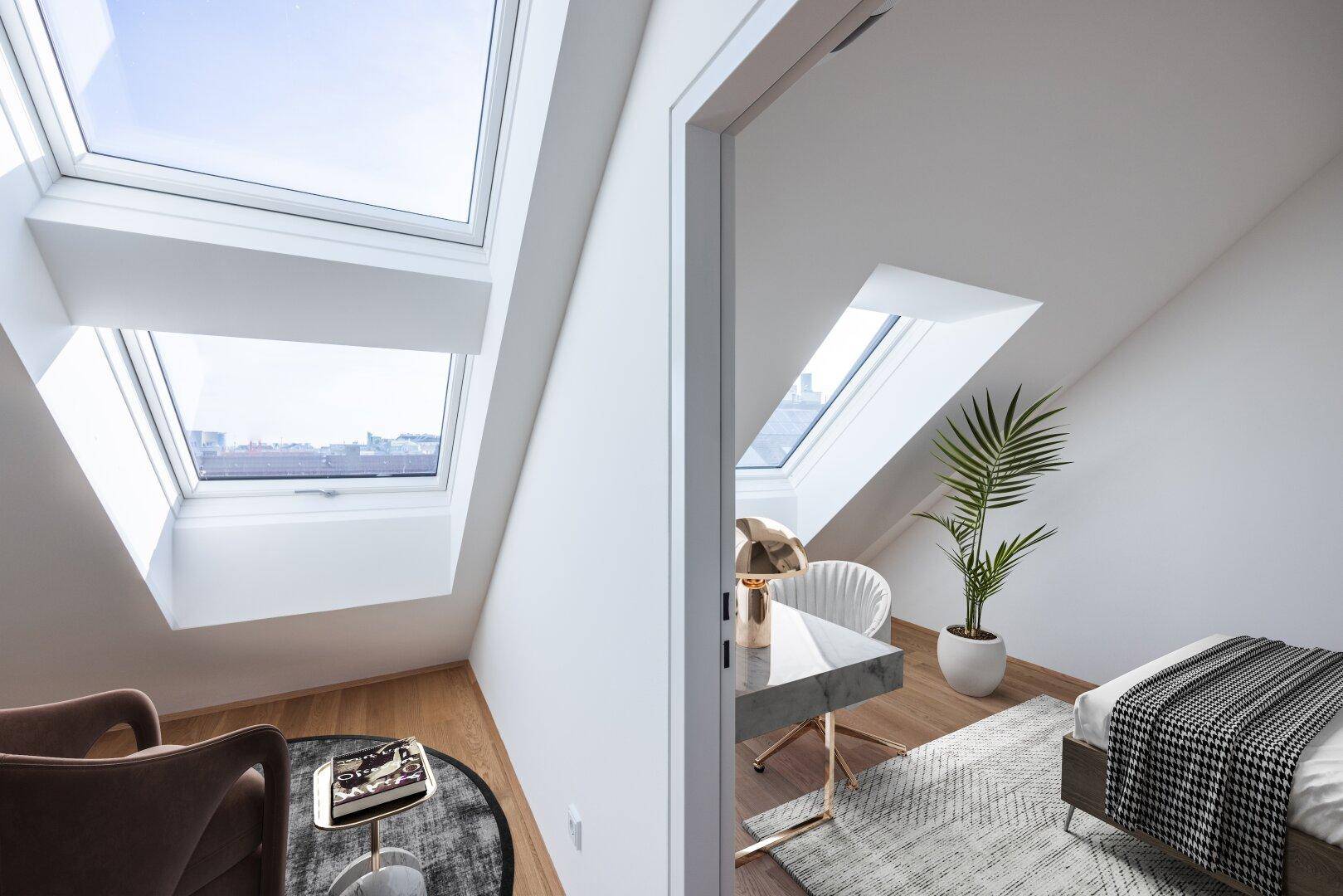 Zwei helle Räume im Dachgeschoss, einer als Schlafzimmer/Büro eingerichtet, mit Holzboden und Dachfenstern.