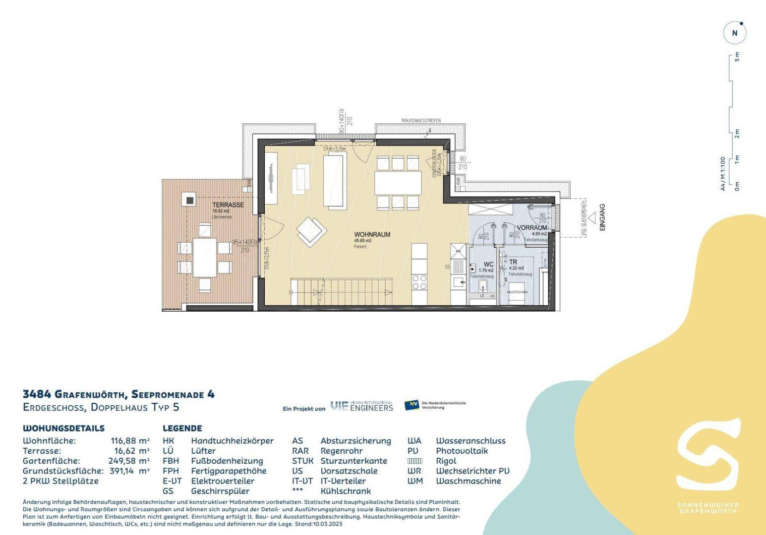 Detaillierter Grundriss des Erdgeschosses mit Wohnraum, Küche und Eingangsbereich.