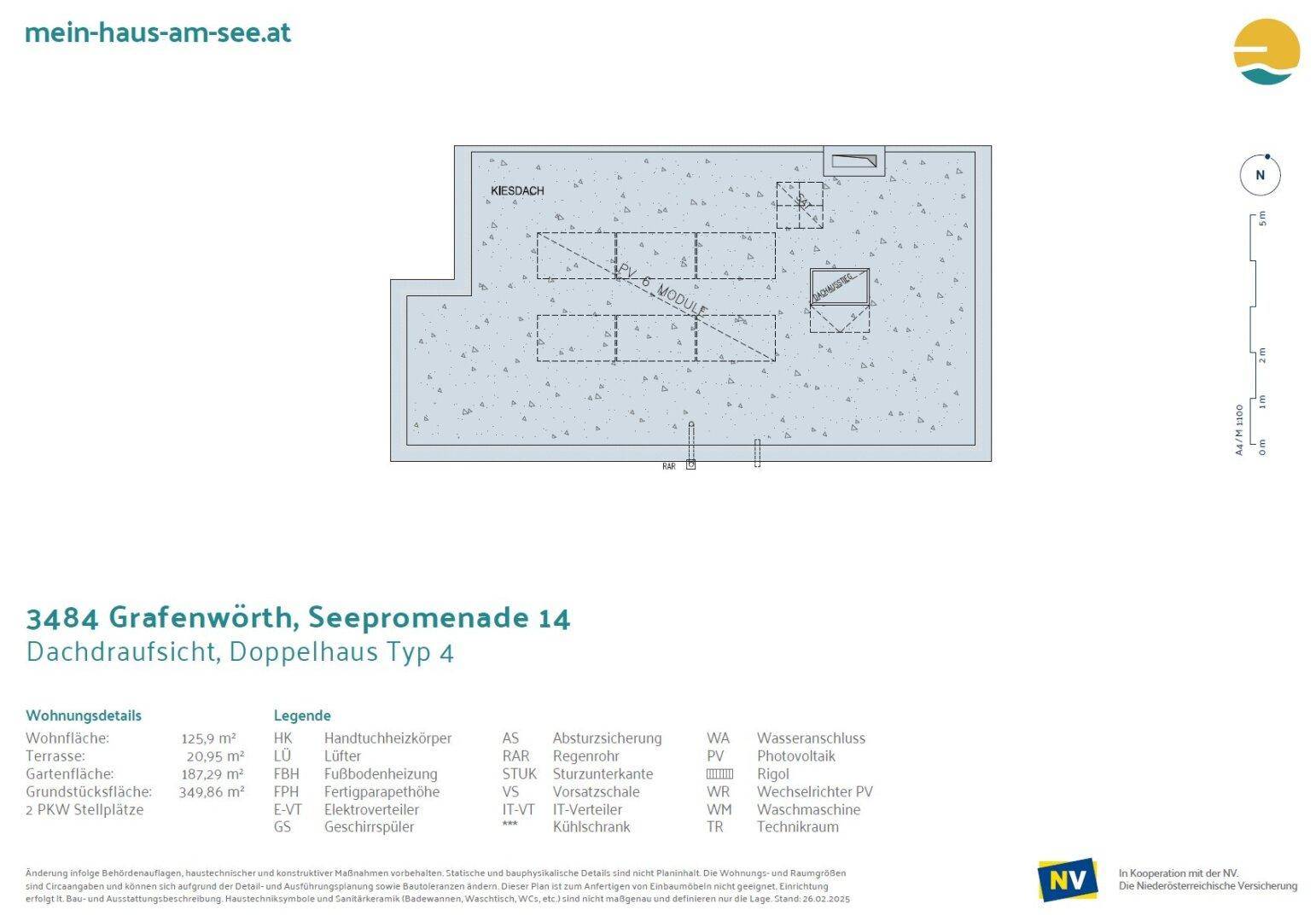 Dachaufsicht des Doppelhauses mit Photovoltaikanlage.