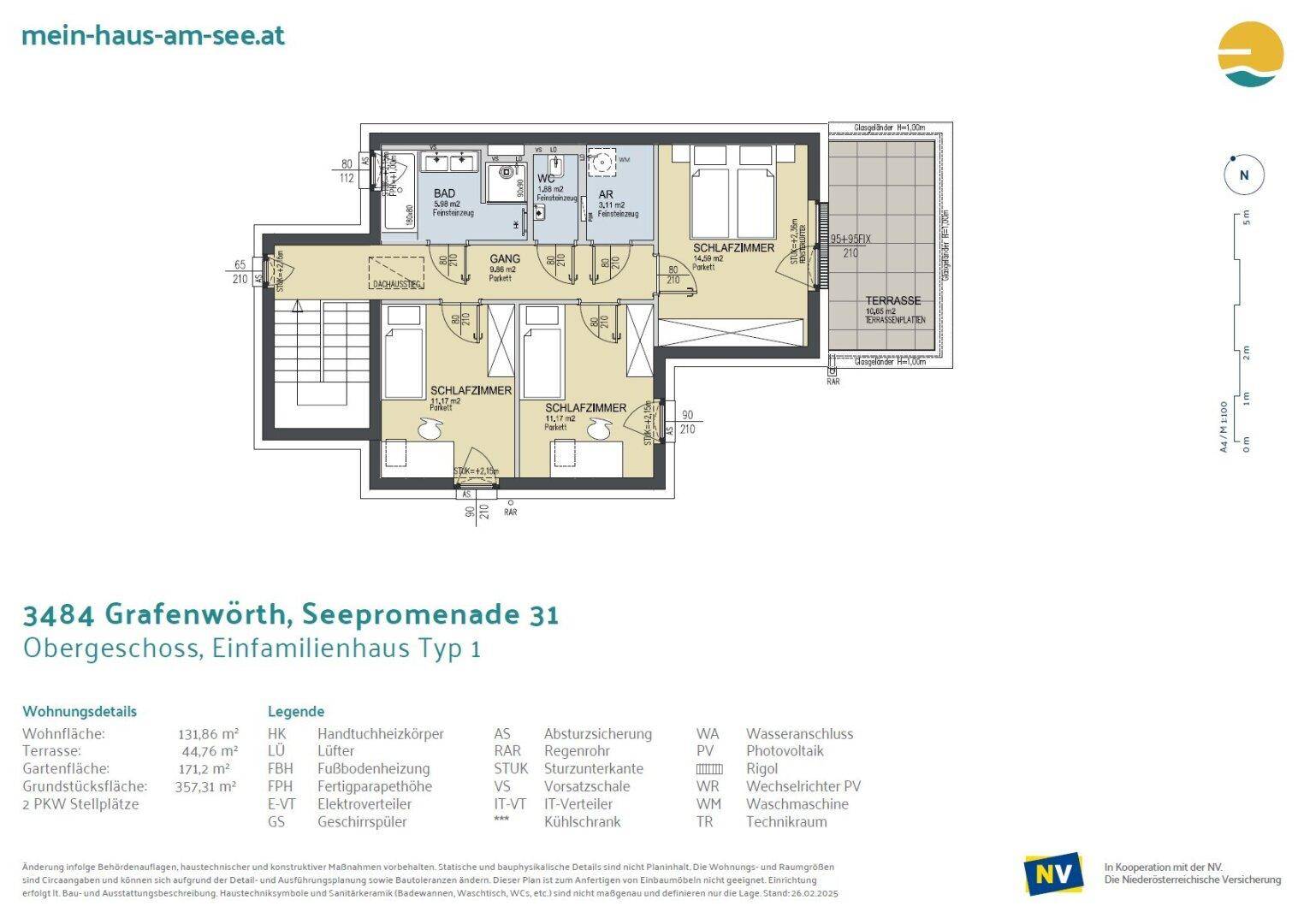Grundriss des Obergeschosses mit drei Schlafzimmern, Bad, separatem WC und Zugang zu einer weiteren Terrasse.