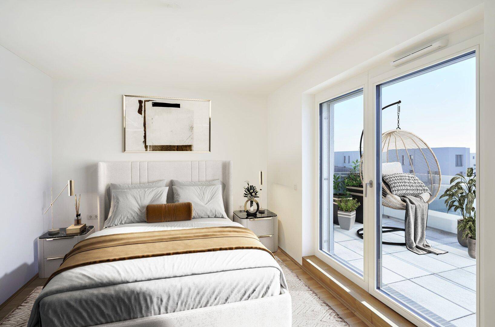 Helles Schlafzimmer mit modernem Bett, Zugang zu einem Balkon und viel Tageslicht.