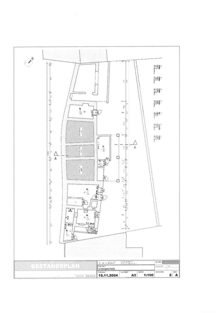 Grundriss des Untergeschosses mit Raumaufteilung und schattierten Bereichen.