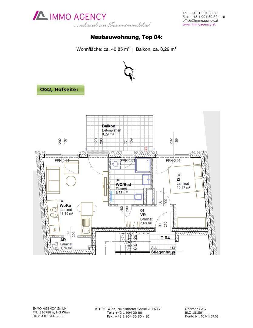Grundriss für Top 04 im zweiten Obergeschoss mit Balkon und offenem Wohn-Kochbereich.