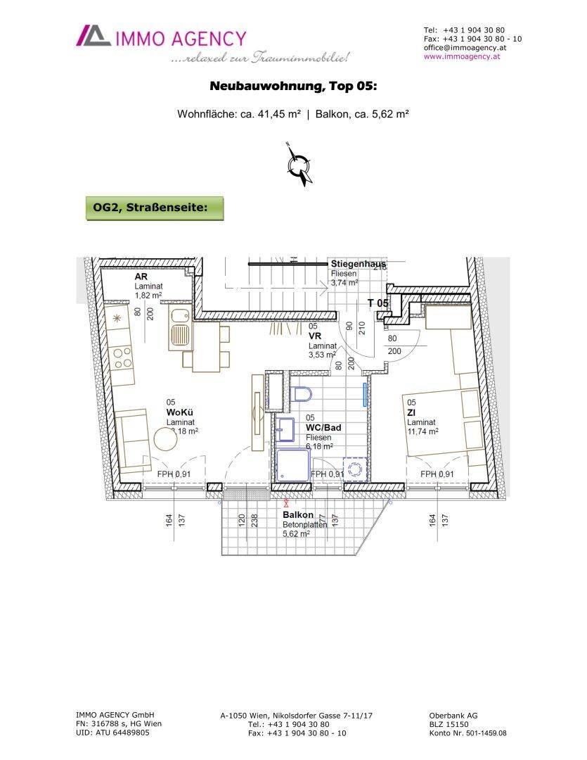Grundriss für Top 05 im zweiten Obergeschoss mit Balkon und offenem Wohn-Kochbereich.