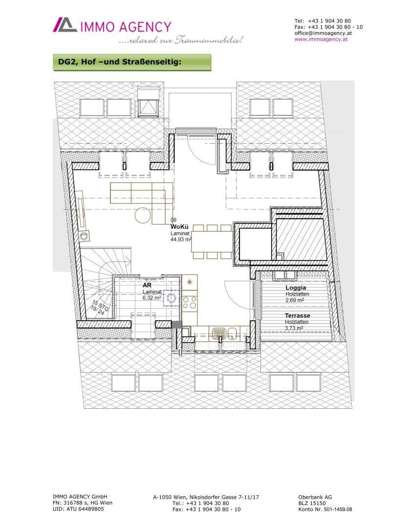 Grundriss des Dachgeschosses mit offenem Wohn-Kochbereich, Loggia und Terrasse.