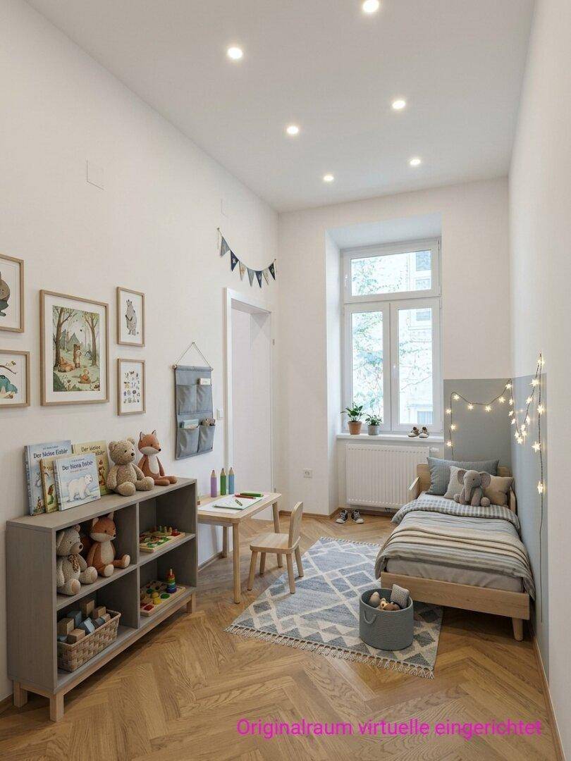 Helles Kinderzimmer mit Fischgrätparkett, kleinem Bett und Spielbereich für die Kleinsten.