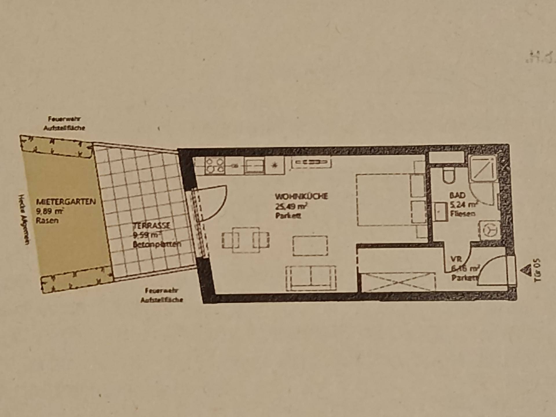 Grundriss einer Wohnung mit offener Wohnküche, Terrasse und privatem Mietergarten.