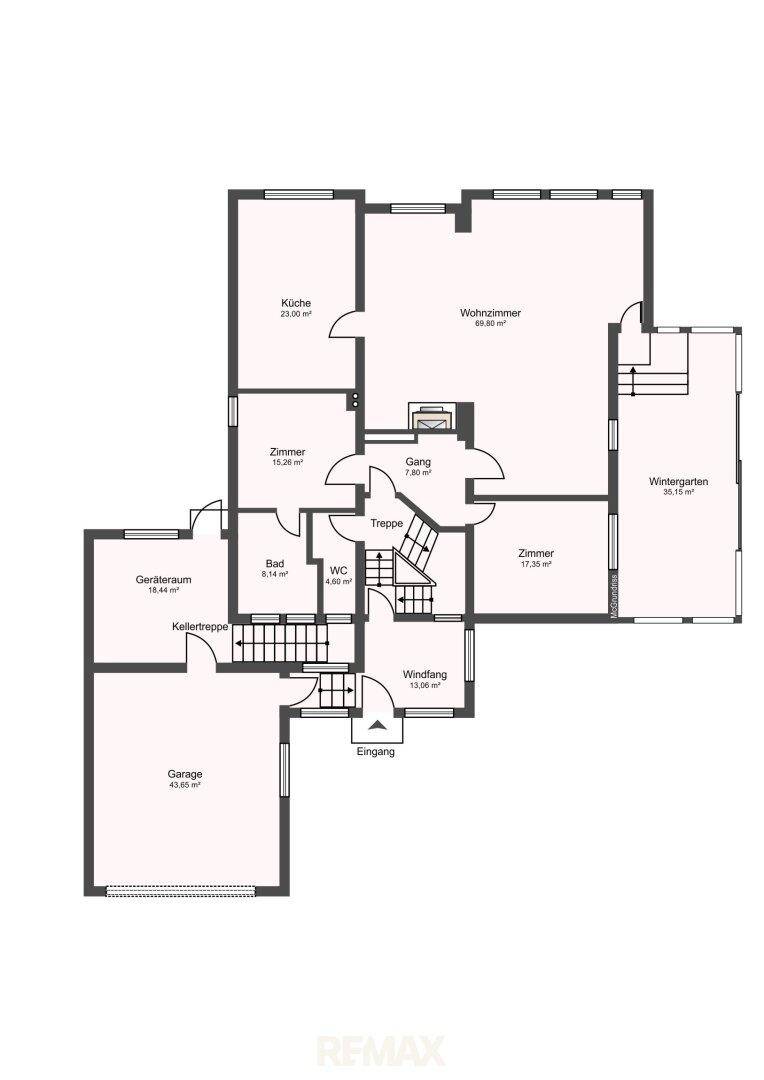Grundriss des Erdgeschosses mit Küche, Wohnzimmer, Wintergarten und Garage.