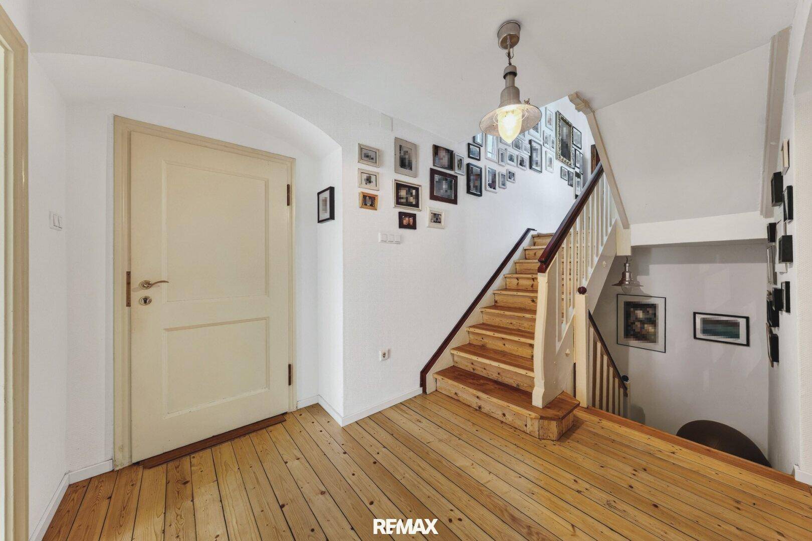 Treppenhaus ins 1 OG