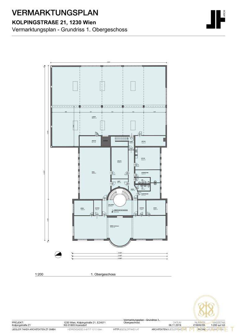 Grundriss des ersten Obergeschosses mit Büroräumen, Fluren und Sanitäranlagen.