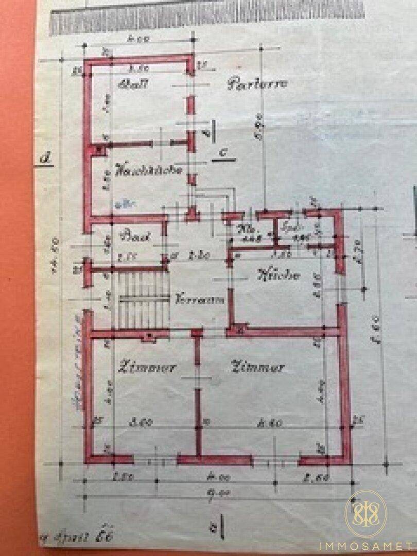 Detaillierter Grundriss eines Erdgeschosses mit mehreren Zimmern, Bad und Küche, inklusive Terrassenzugang.