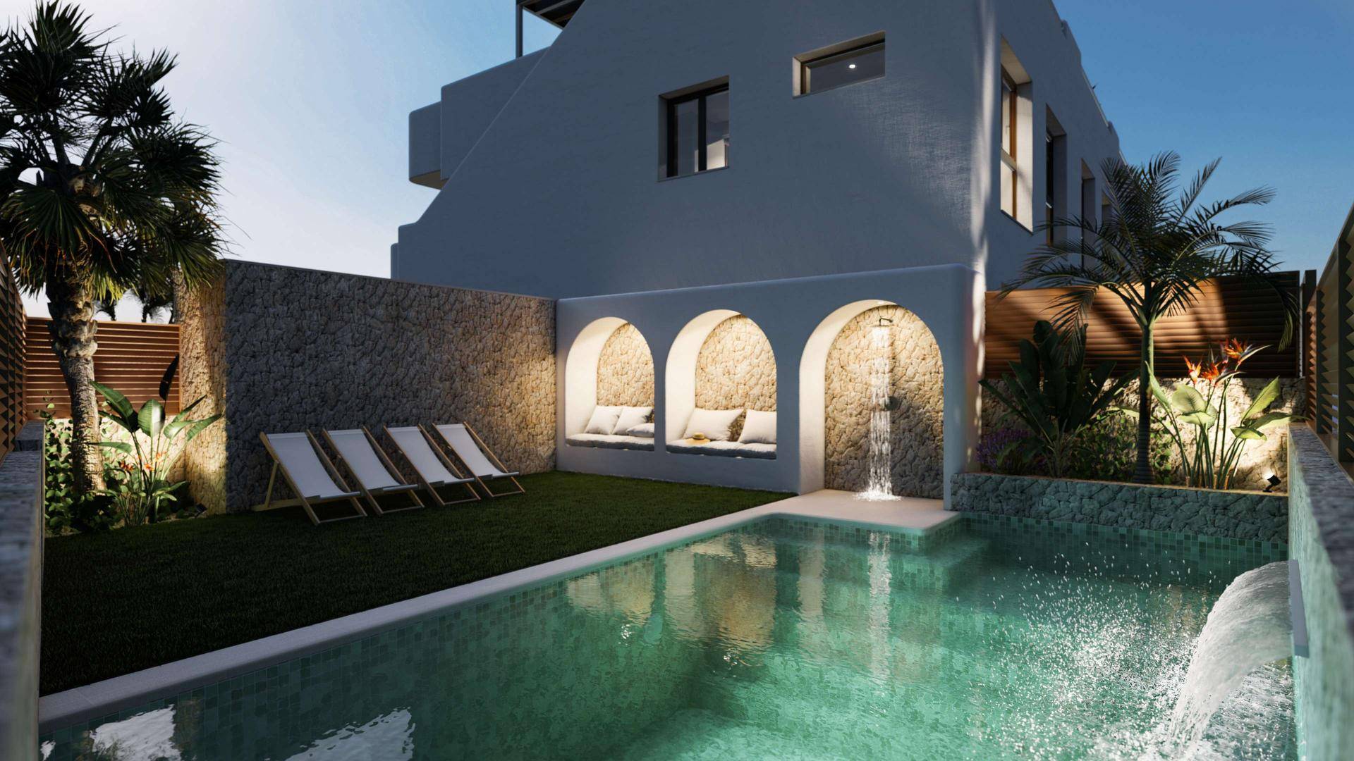 Privater Gartenbereich mit Pool, Liegestühlen und dekorativen Nischen.