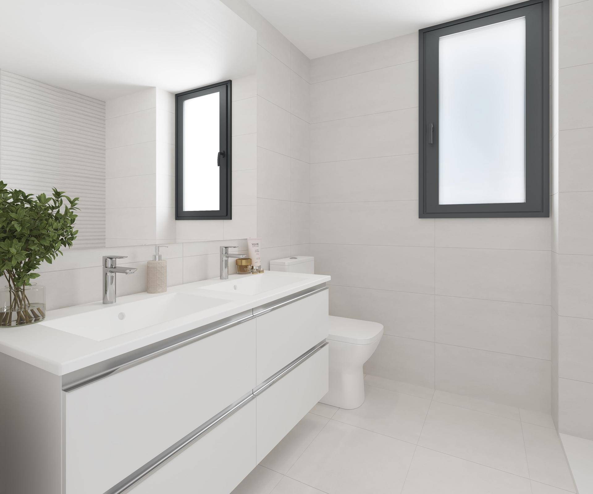 Modernes Badezimmer mit Doppelwaschbecken, großen weißen Fliesen und Fenster.