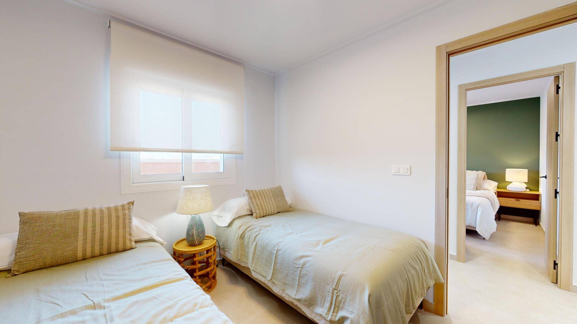 Kinder- oder Gästezimmer mit zwei Einzelbetten und hellem, freundlichem Ambiente.