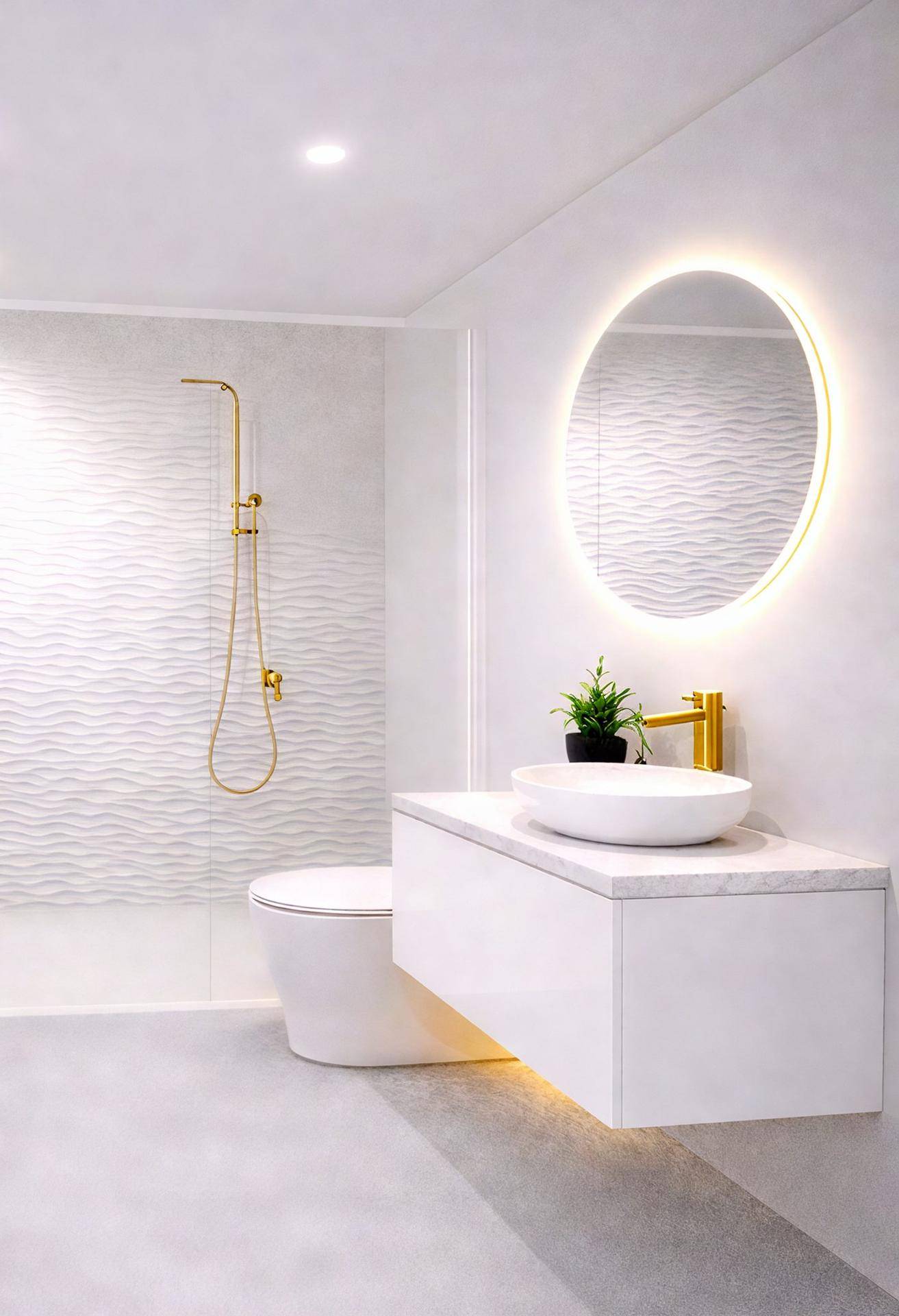 Modernes Badezimmer mit schwebendem Waschtisch, beleuchtetem Spiegel und goldfarbenen Armaturen.