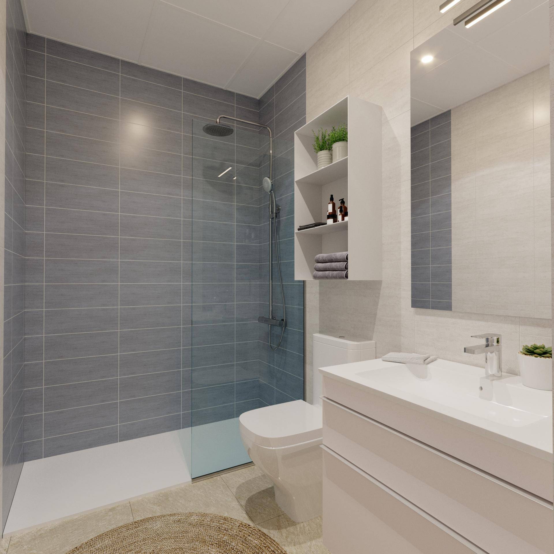 Helles, modernes Badezimmer mit ebenerdiger Dusche, WC und Waschtisch mit integriertem Regal.