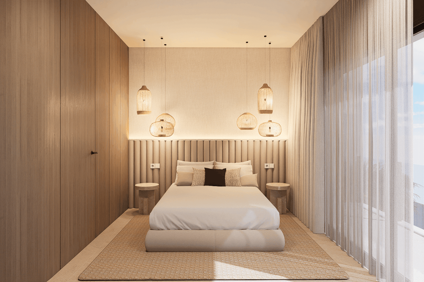 Geräumiges Schlafzimmer mit großem Doppelbett, Holzeinbauschränken und bodentiefen Fenstern.