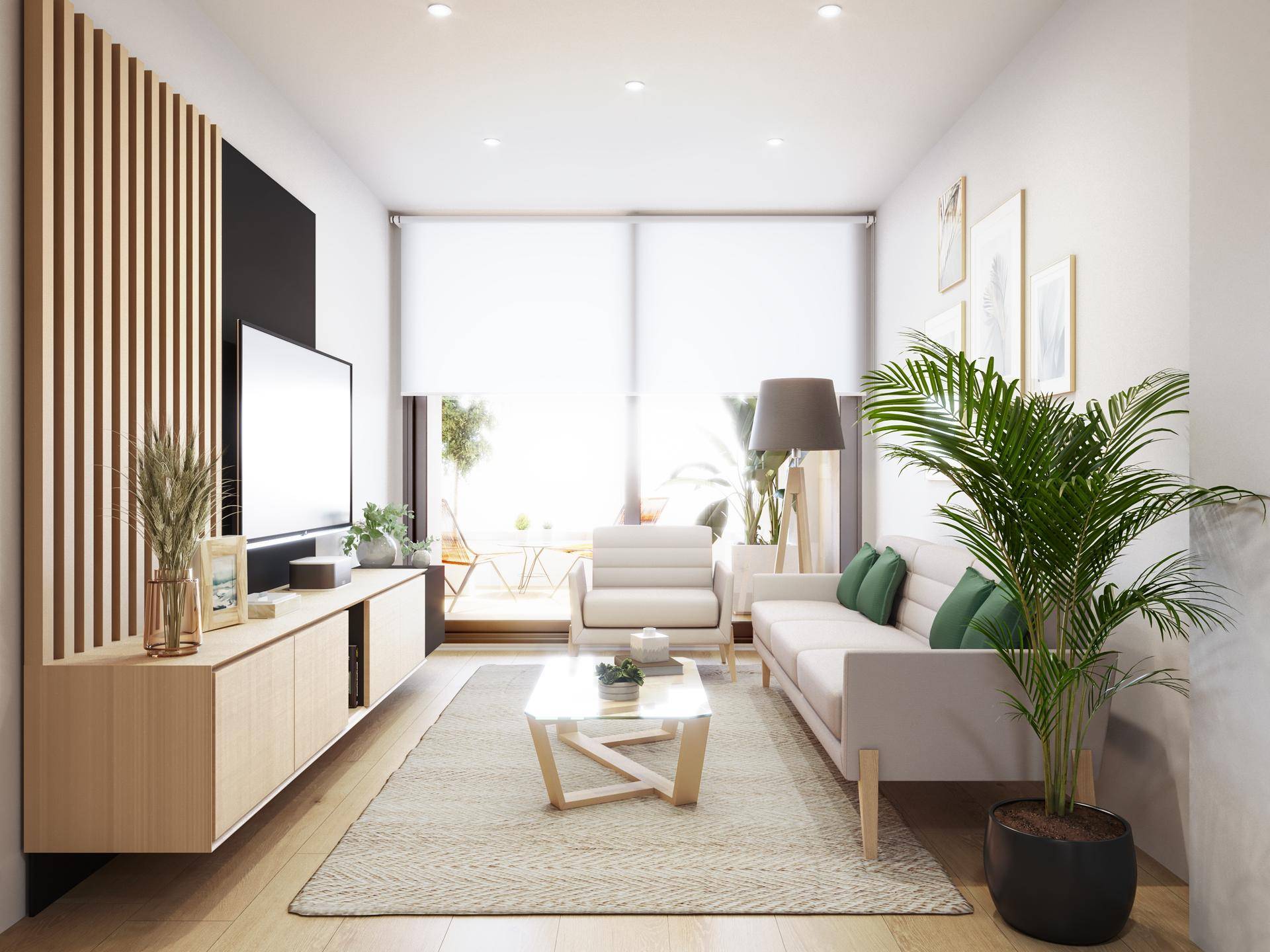 Modernes Wohnzimmer mit hellem Sofa, Holzelementen und großem Fenster mit Zugang zum Balkon.