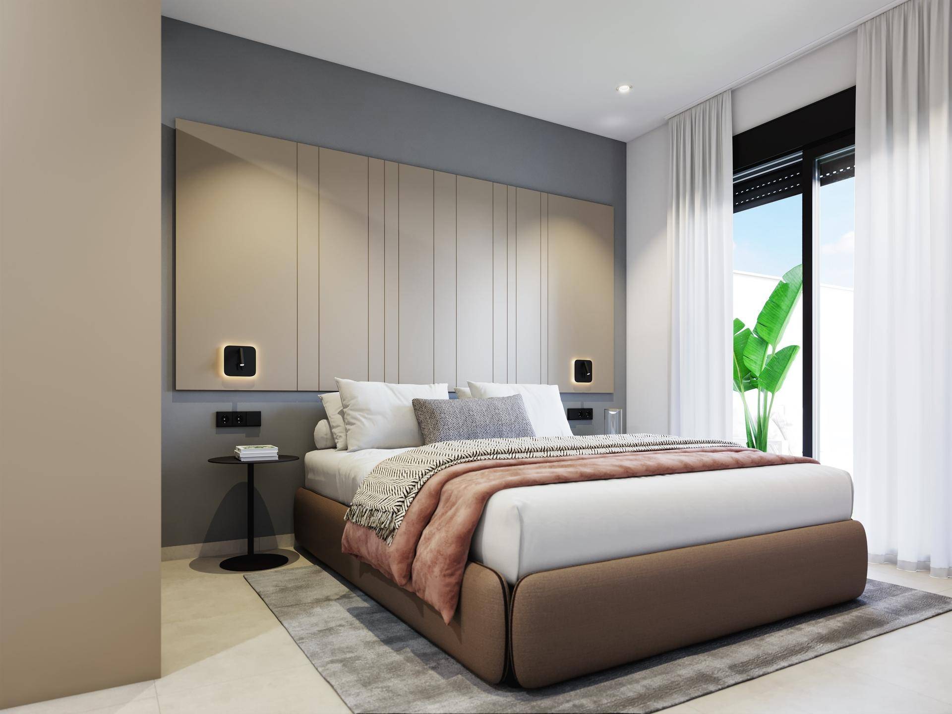 Modernes Schlafzimmer mit großem Bett, Nachttischen und viel Tageslicht durch große Fenster.