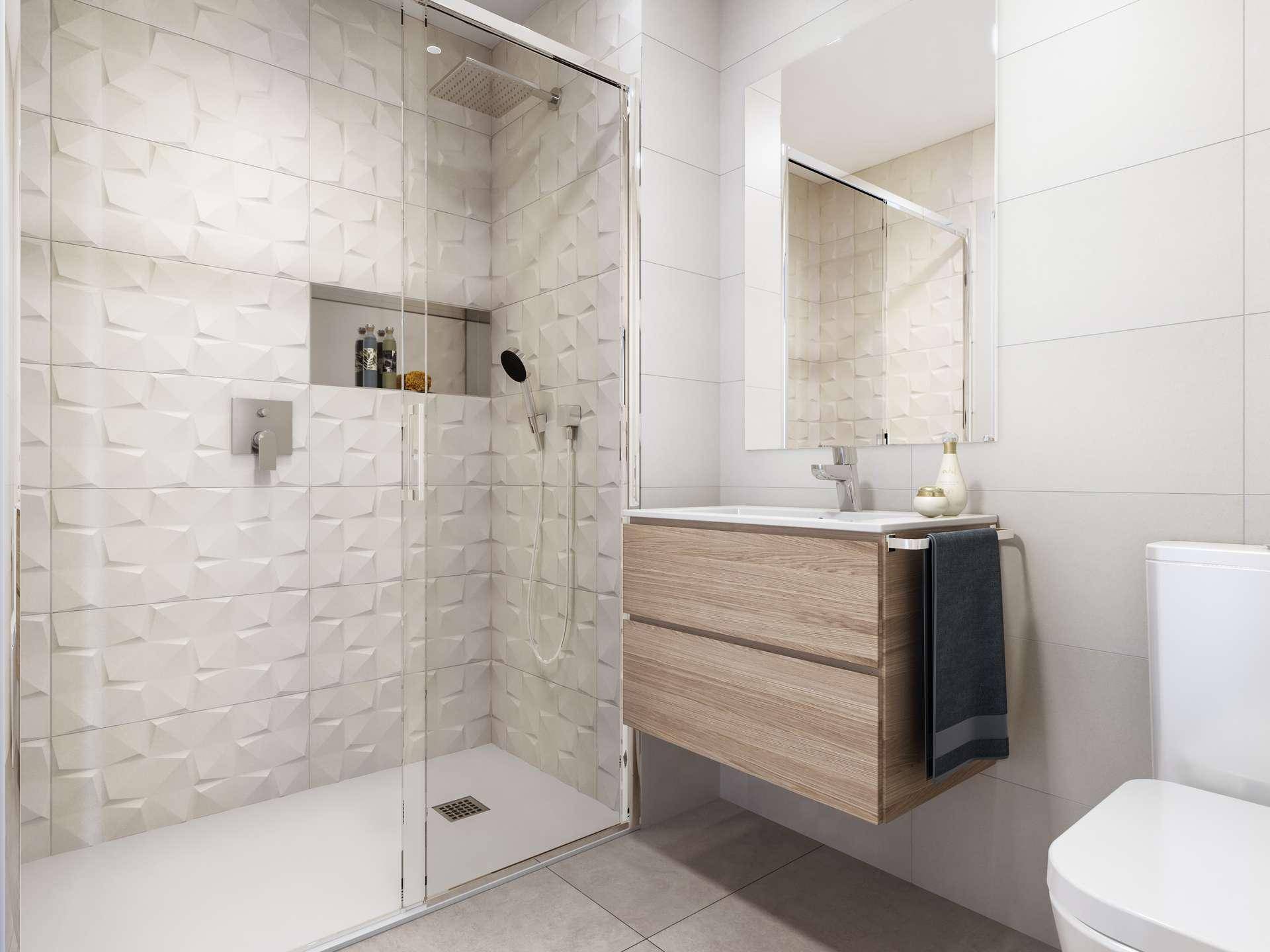 Modernes Badezimmer mit begehbarer Dusche, schwebendem Waschtisch und hellen Fliesen an den Wänden.