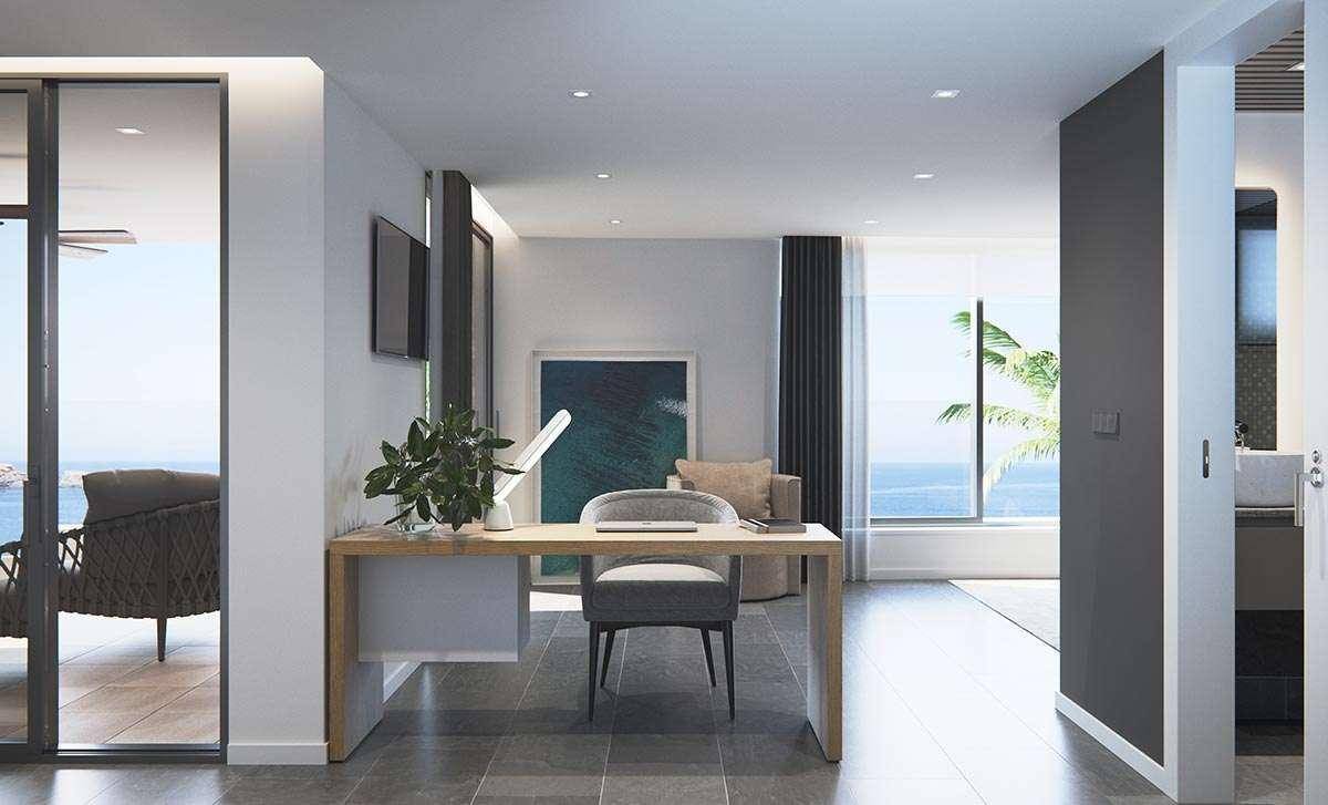 Helles Büro mit Meerblick, modernem Schreibtisch und minimalistischer Einrichtung.