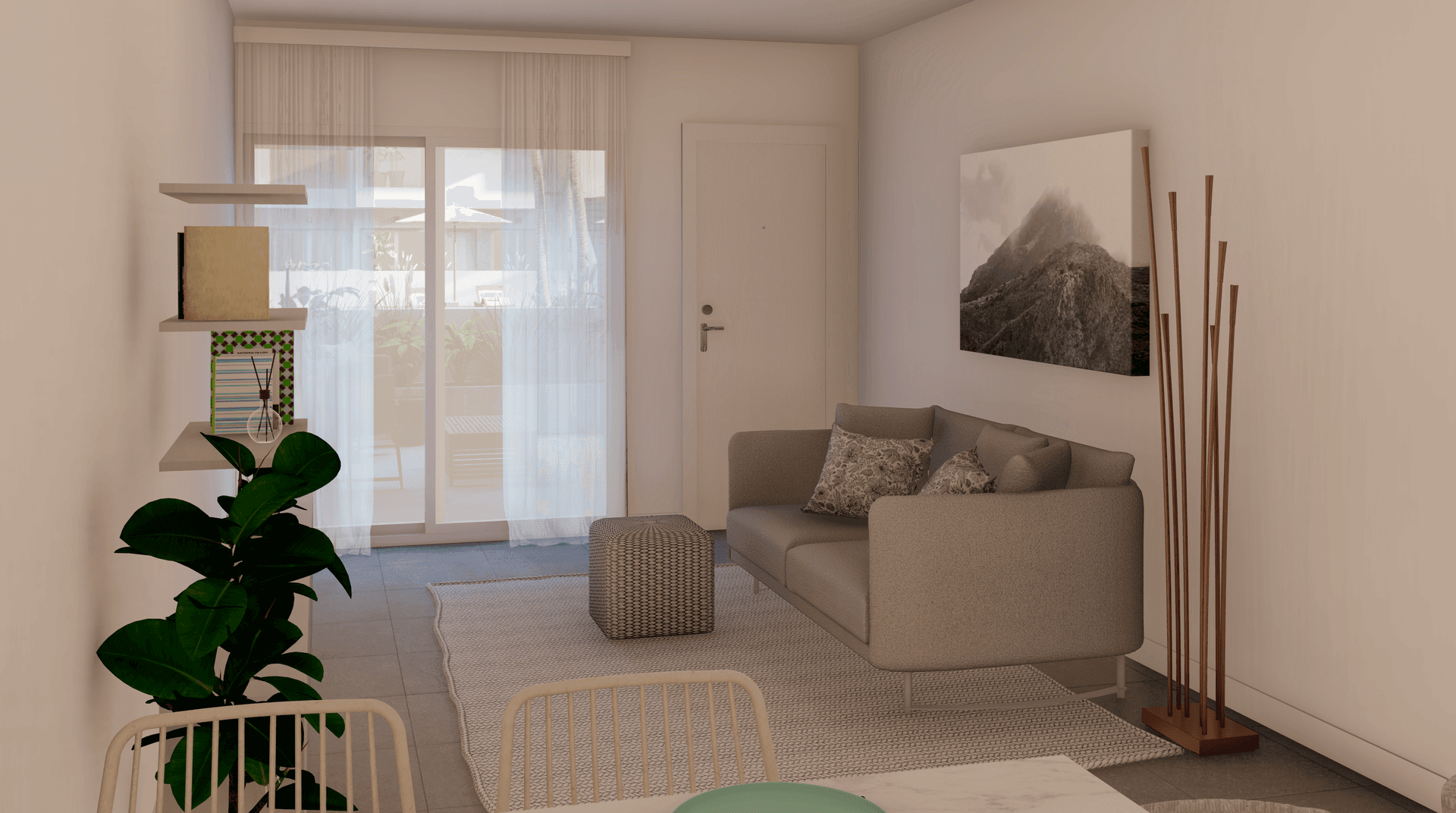 Helles Wohnzimmer mit Sofa, Teppich und Zugang zu einem Außenbereich.