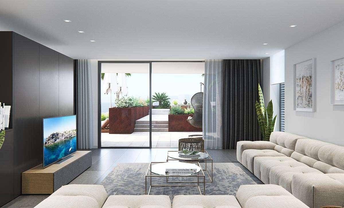 Helles Wohnzimmer mit bequemen Sofas, modernem Teppich und Zugang zur Außenterrasse.