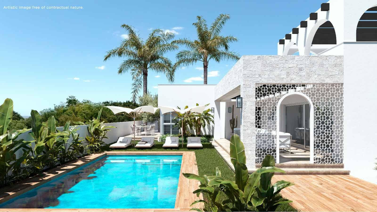 Seitliche Ansicht der modernen Villa mit Poolbereich und gemütlicher Terrasse.
