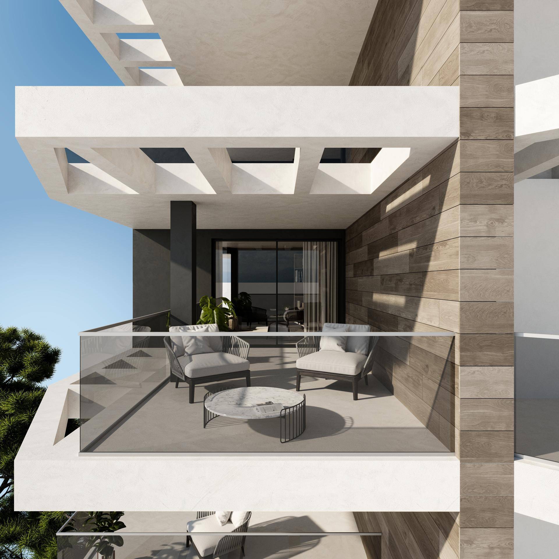 Stilvoller Balkon mit Glasbrüstung und Holzakzenten, ausgestattet mit modernen Sitzgelegenheiten.